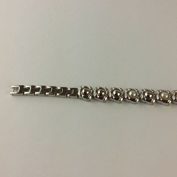 (3/$20) silvertone beaded and faux Pearl bracelets - Picture 6 of 10